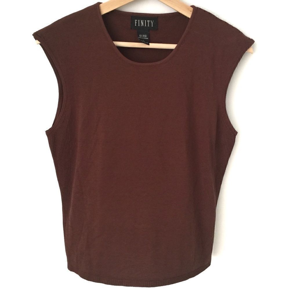 Finity Basic Top in Brown Size L